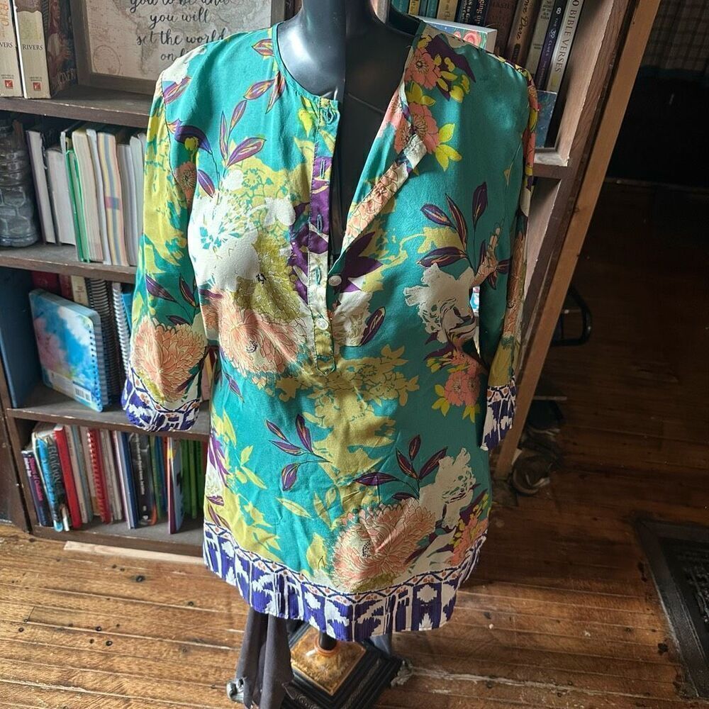 CAbi multicolored artsy S split neck lightweight tunic
